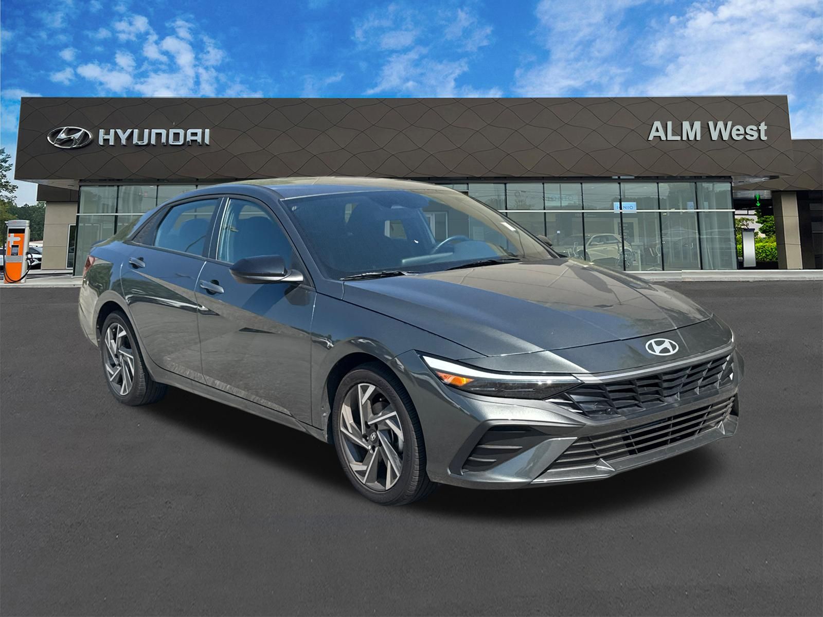 Used 2025 Gray Hyundai SEL Sport image 3