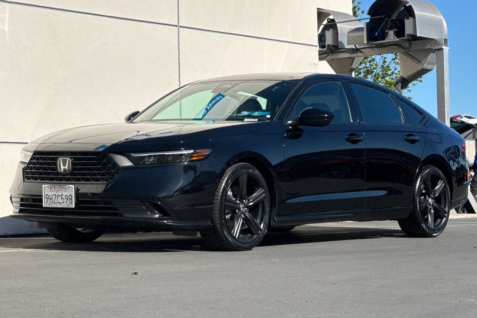 View vehicle photo 7