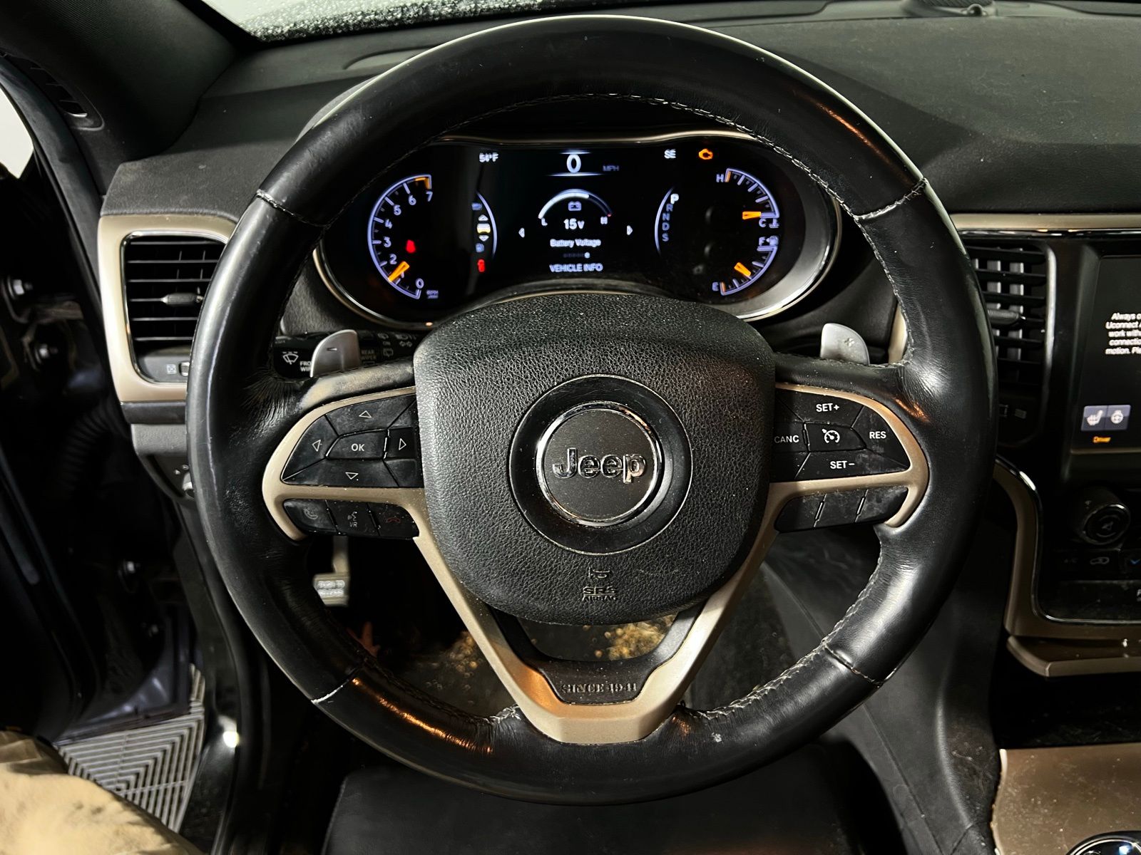 Thumbnail: 2015 Jeep Grand Cherokee - 9