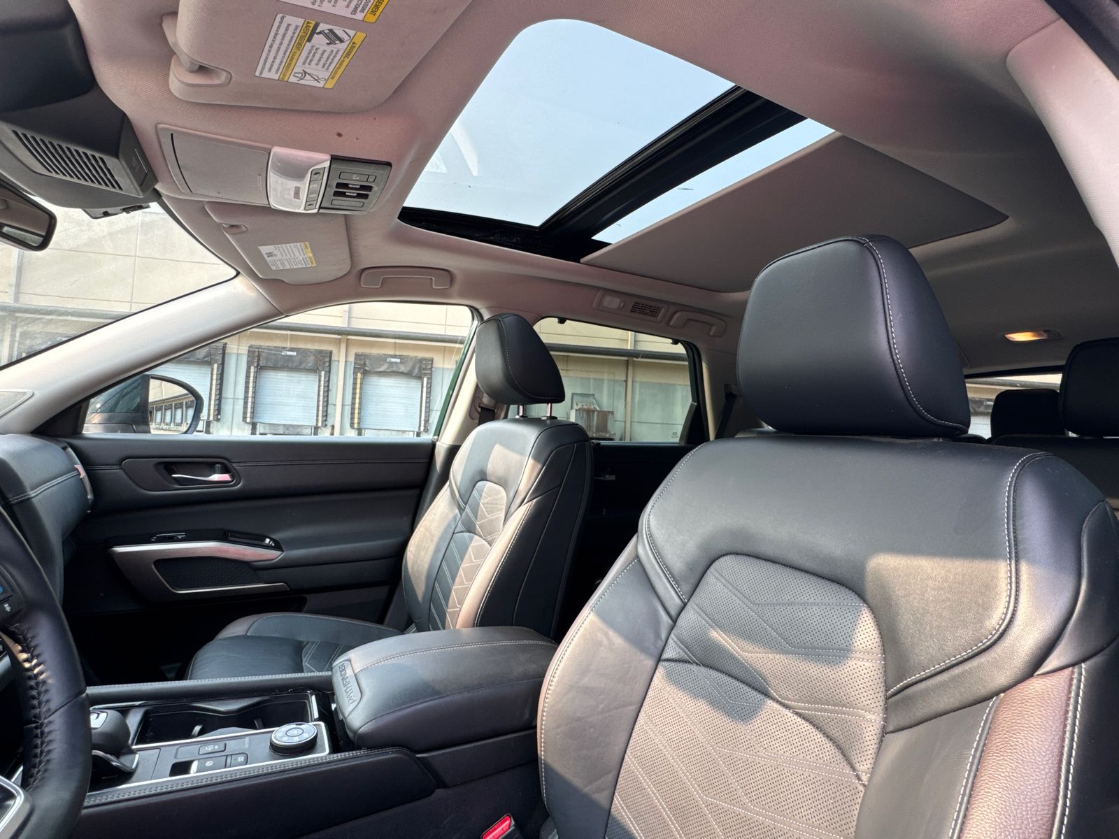 2024 Nissan Pathfinder Platinum photo 9