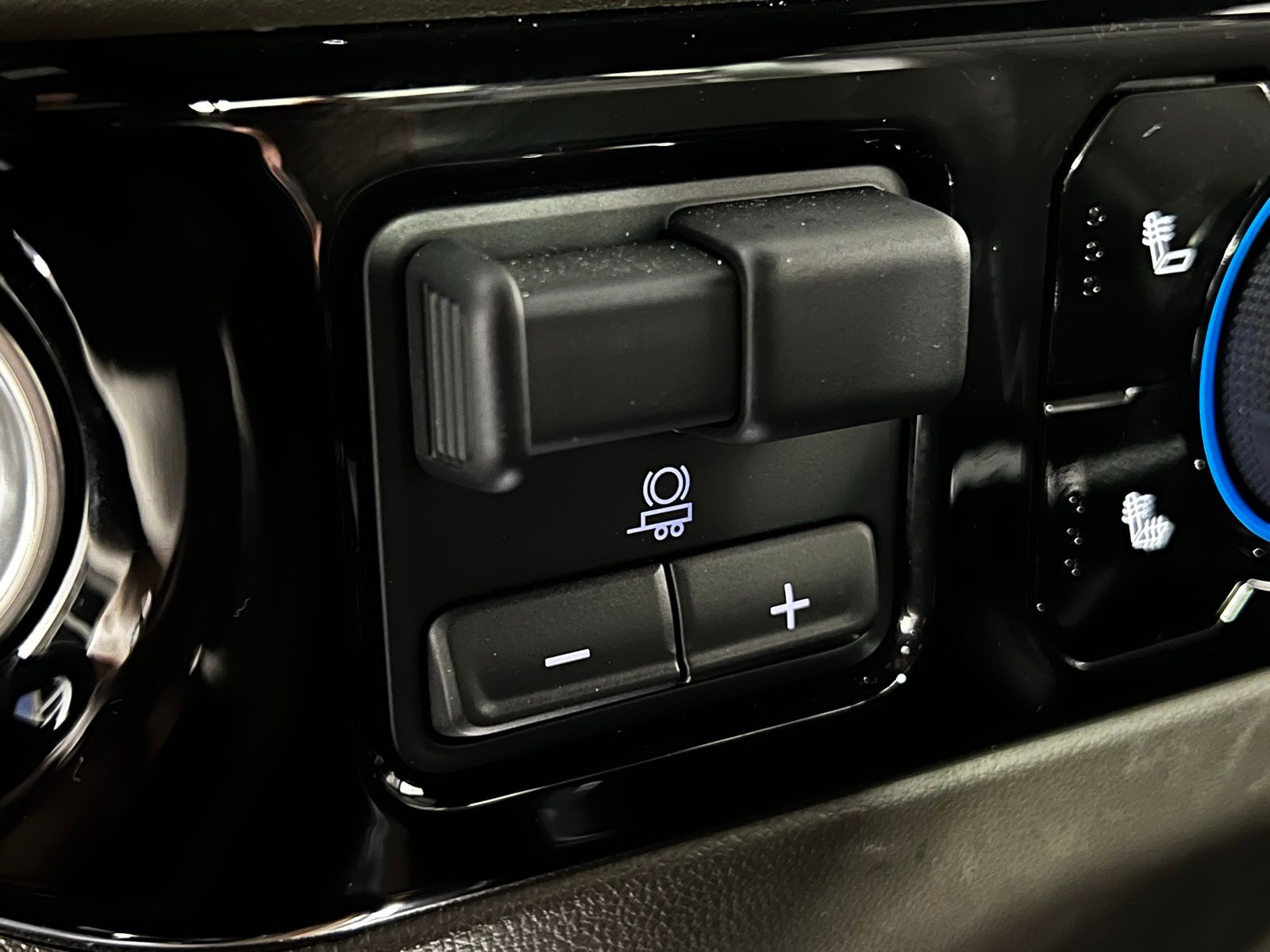 Thumbnail: 2023 Chevrolet Silverado 1500 - 22