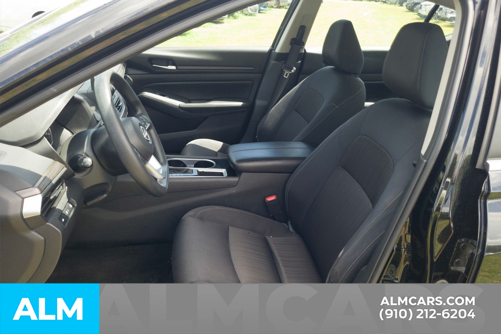 Used 2024 Super Black Nissan 2.5 SV image 6