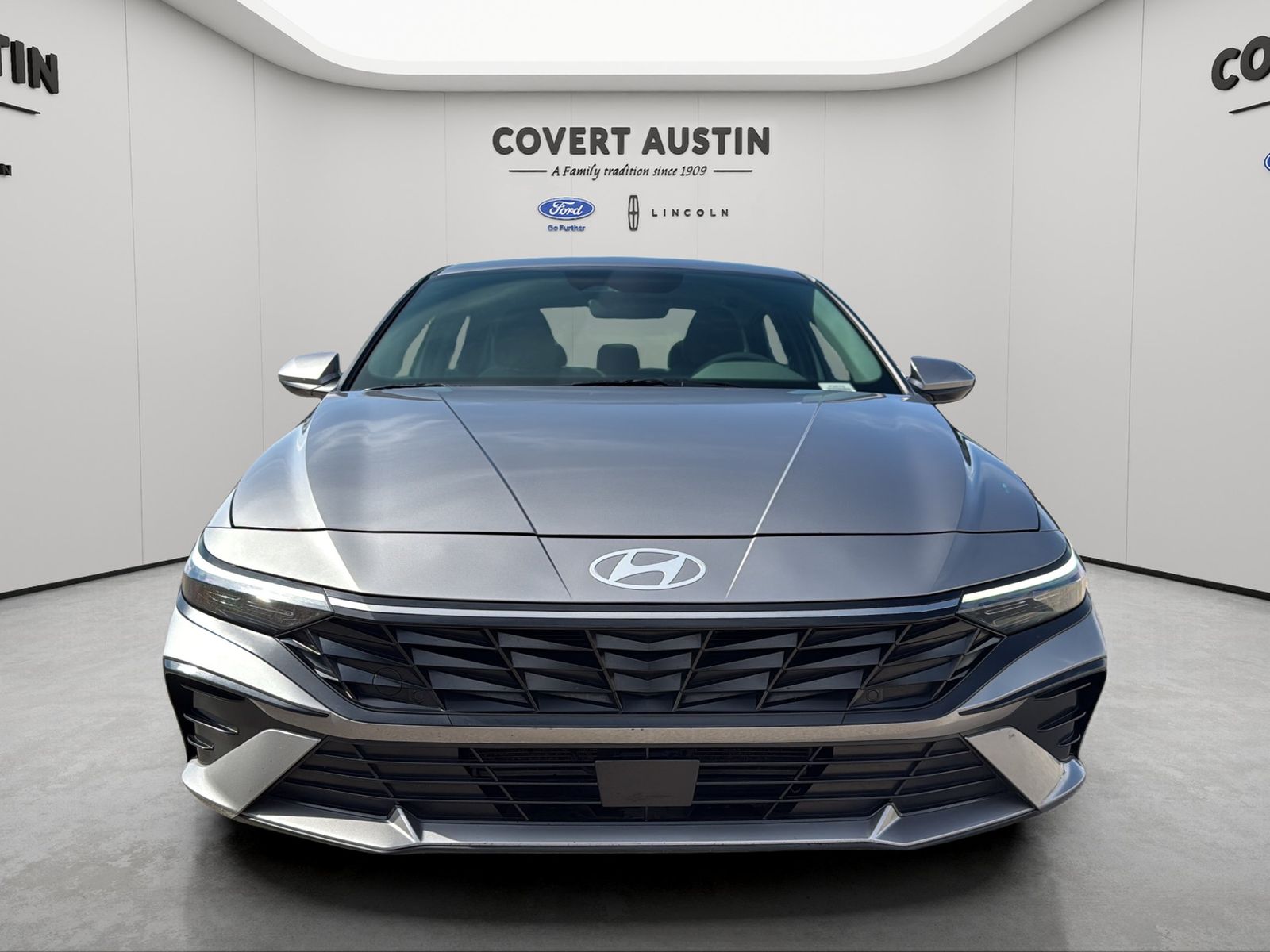 Used 2025 Gray Hyundai SEL Convenience image 8