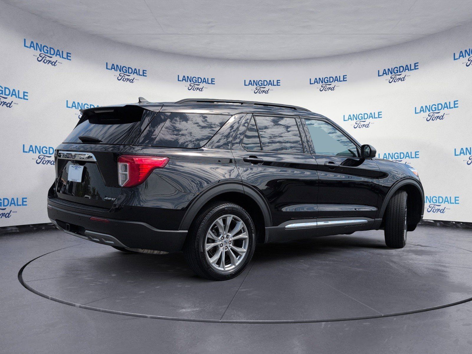 View vehicle photo 4