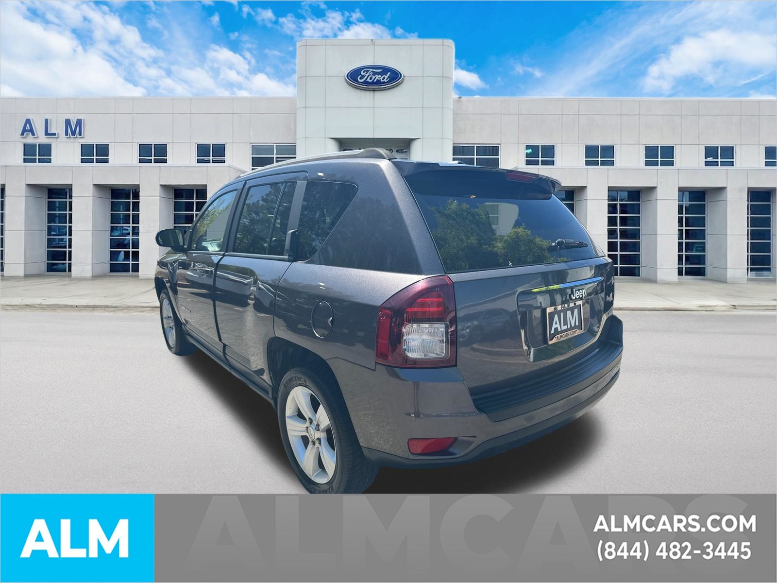 Used 2016 Granite Crystal Clearcoat Metallic Jeep Latitude image 8