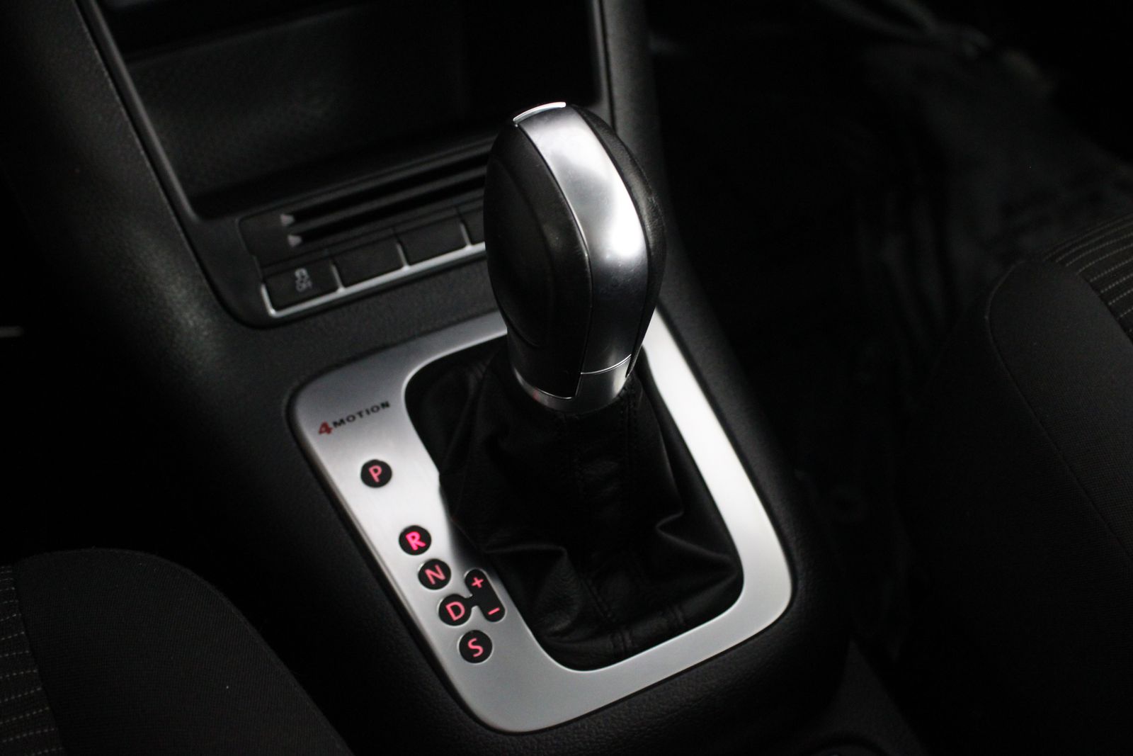 Used 2015 Gray Volkswagen S image 24