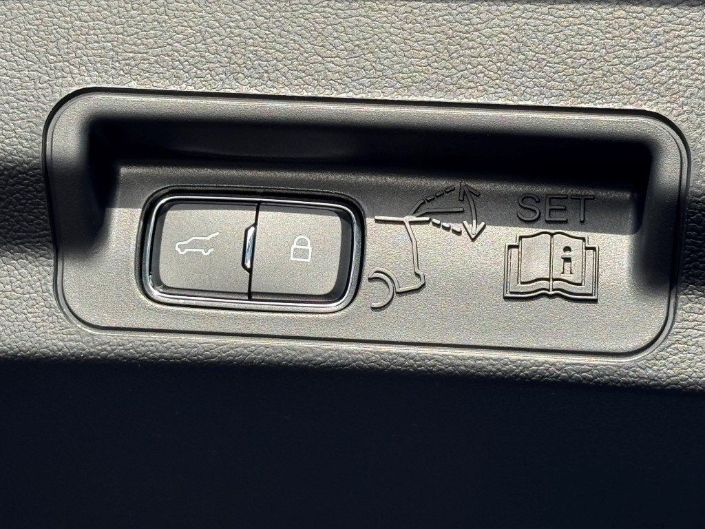 New 2026 Carbonized Gray Metallic Ford Tremor image 13