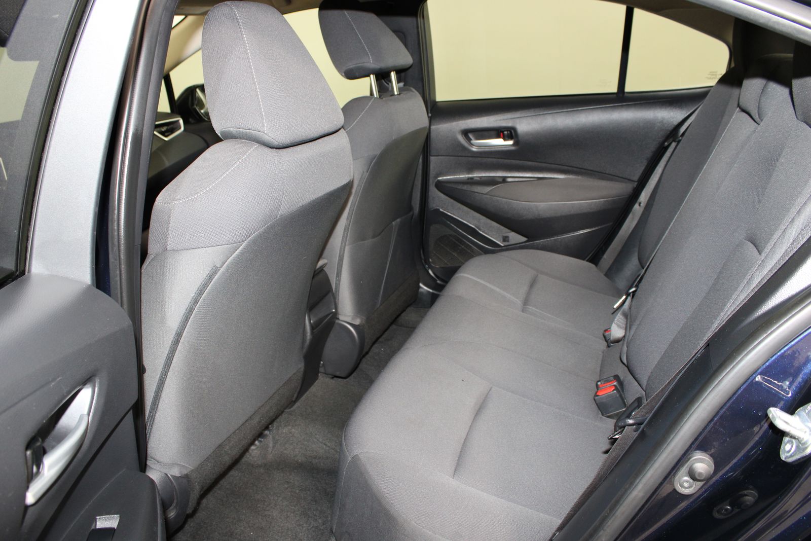 Used 2021  Toyota LE image 8