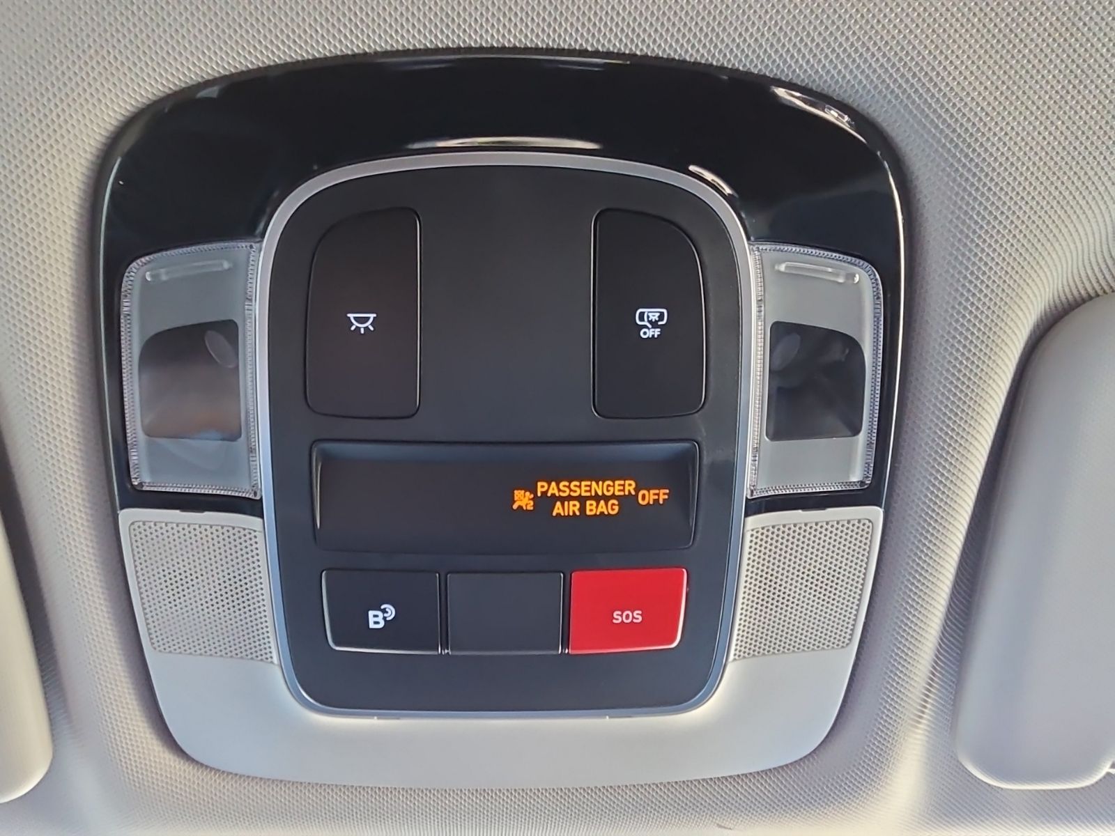 Used 2025 Green Hyundai SEL image 25