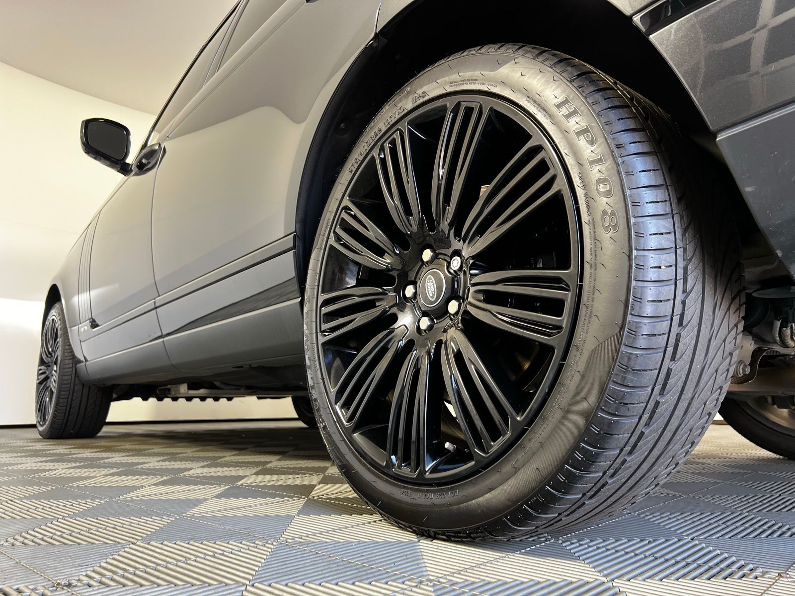 Thumbnail: 2021 Land Rover Range Rover - 14