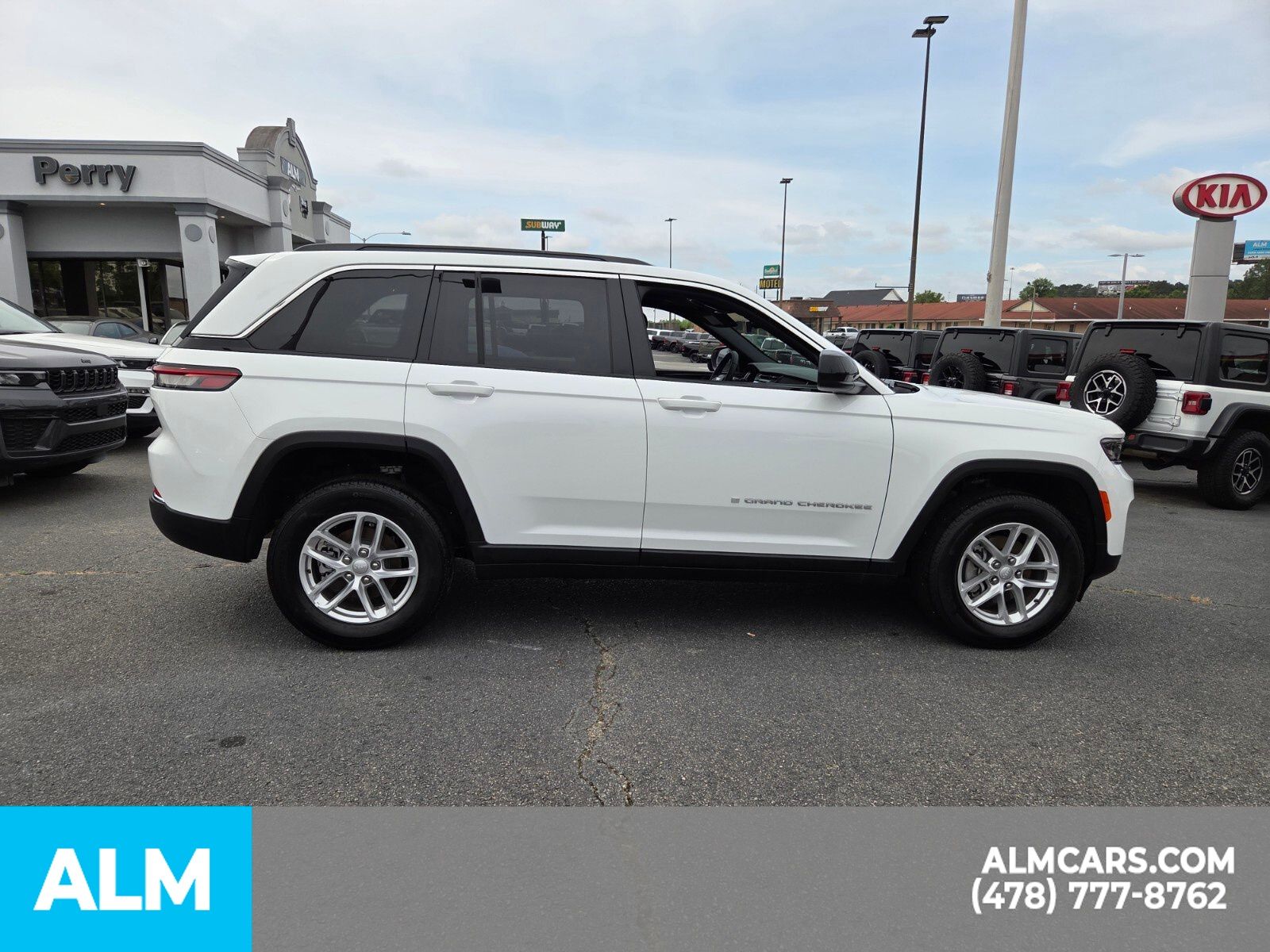 Used 2025 White Jeep Laredo X image 21