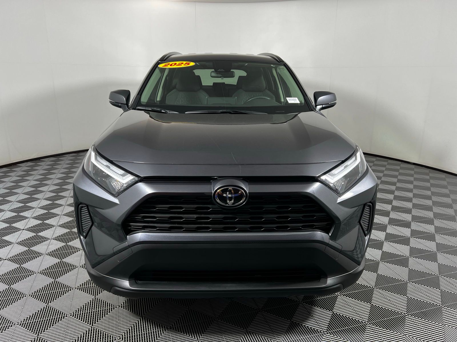 2025 Toyota RAV4 XLE 2