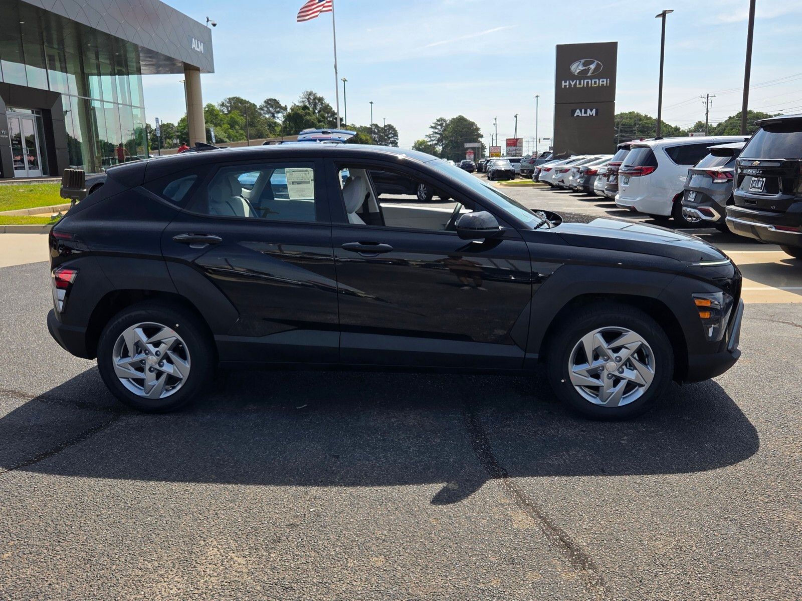 New 2026 Black HYUNDAI SE image 13