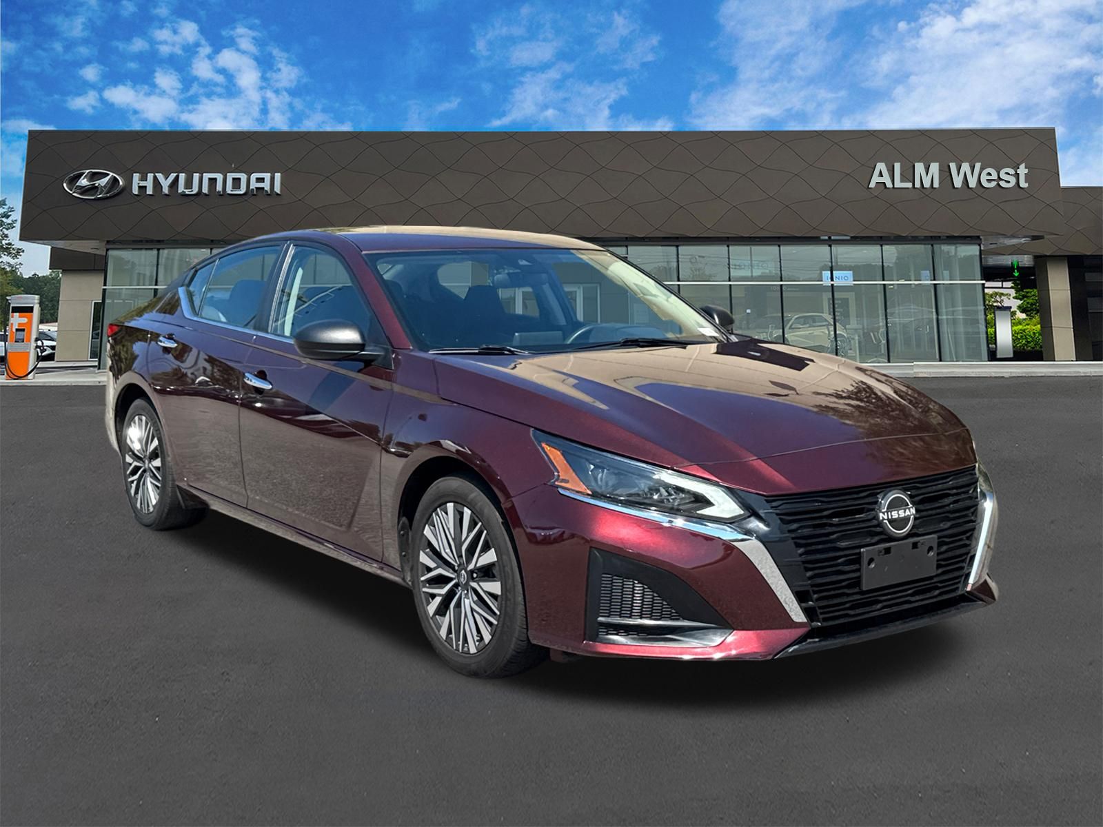 Used 2024 Red Nissan 2.5 SV image 3