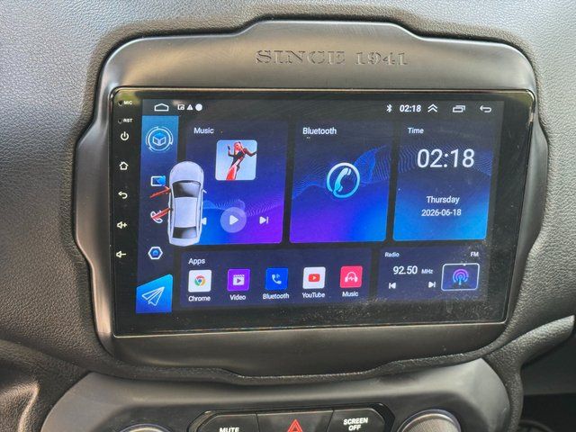 Used 2019 Gray Jeep Latitude image 4