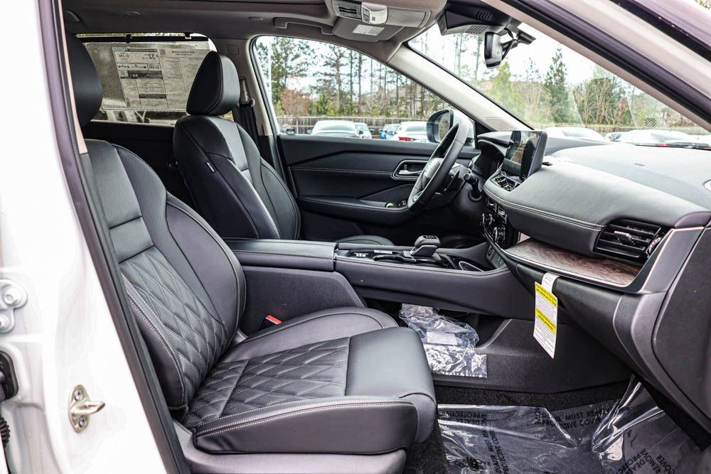 2025 Nissan Rogue Platinum photo 17