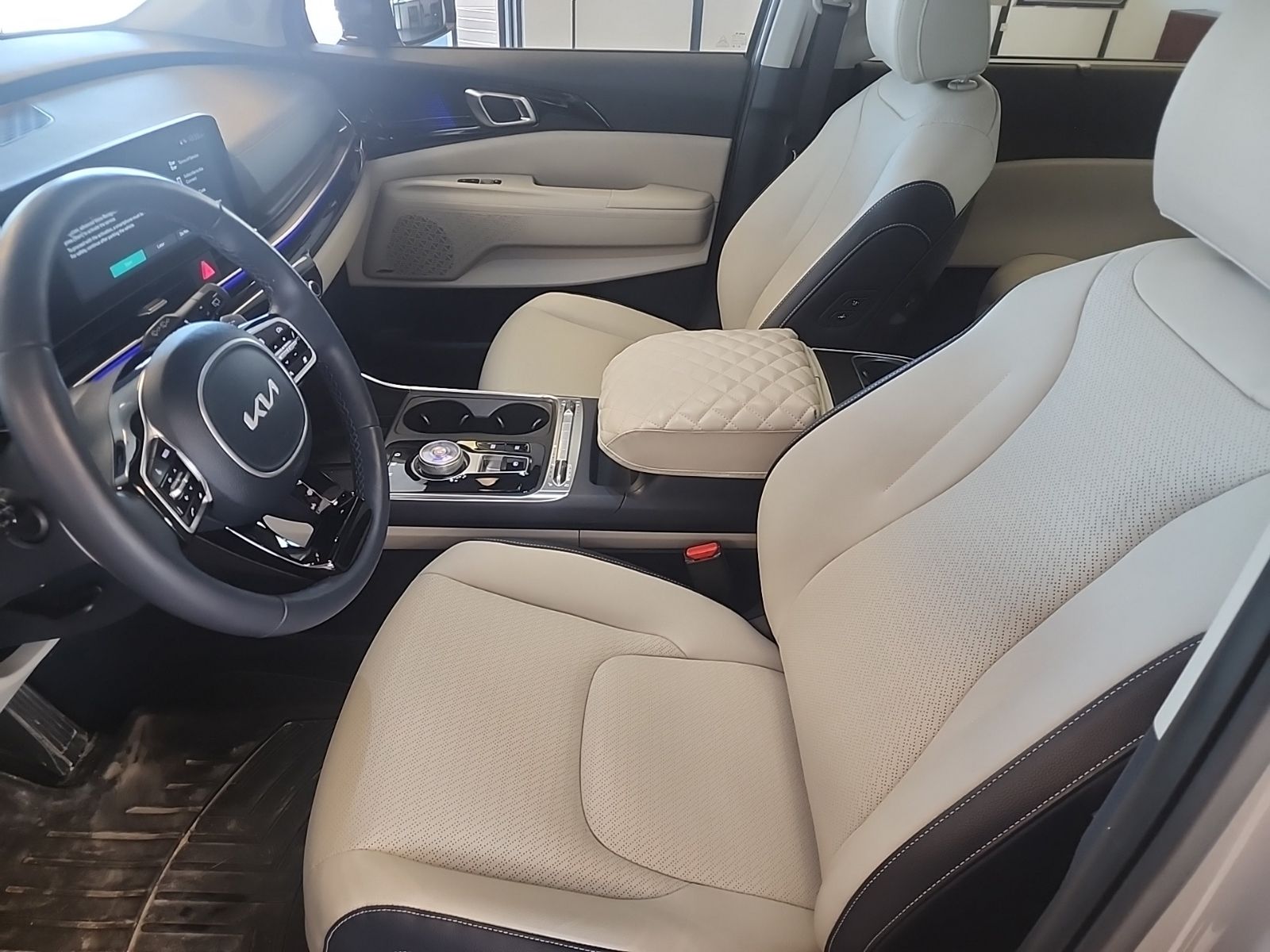 Used 2025 Ceramic Silver Kia SX Prestige image 9