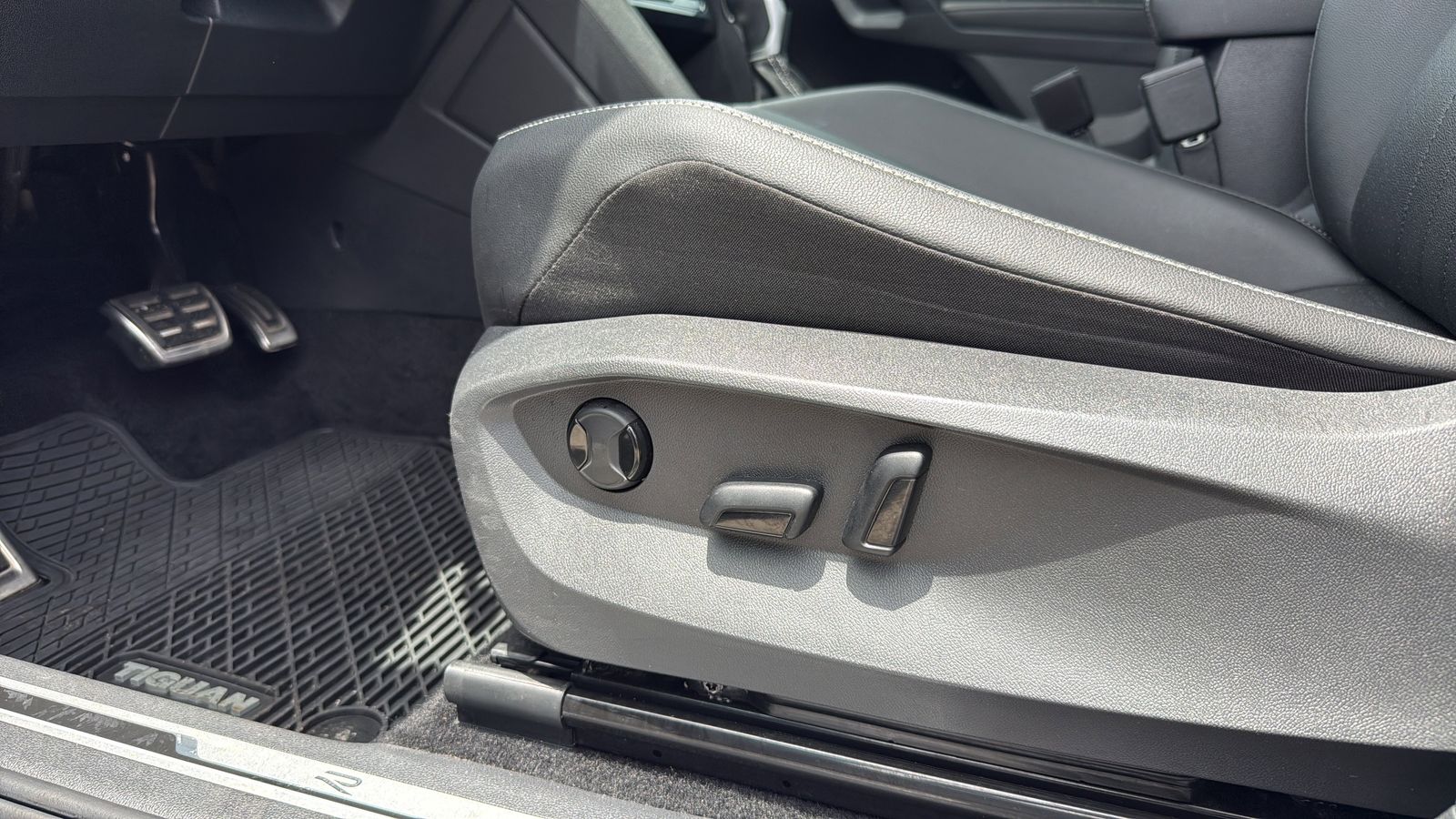 Used Car 2023 Volkswagen Tiguan  2.0t Se R-line Black For Sale Under $25,000 In Austin, Texas