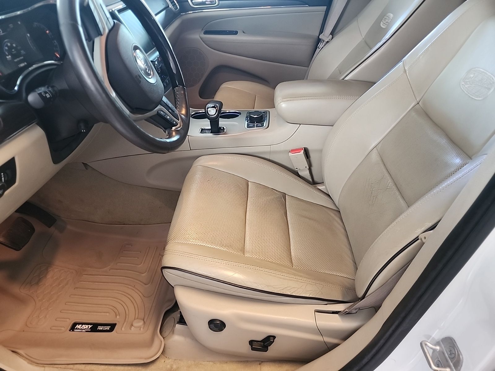 Used 2014 Bright White Clearcoat Jeep Overland image 9