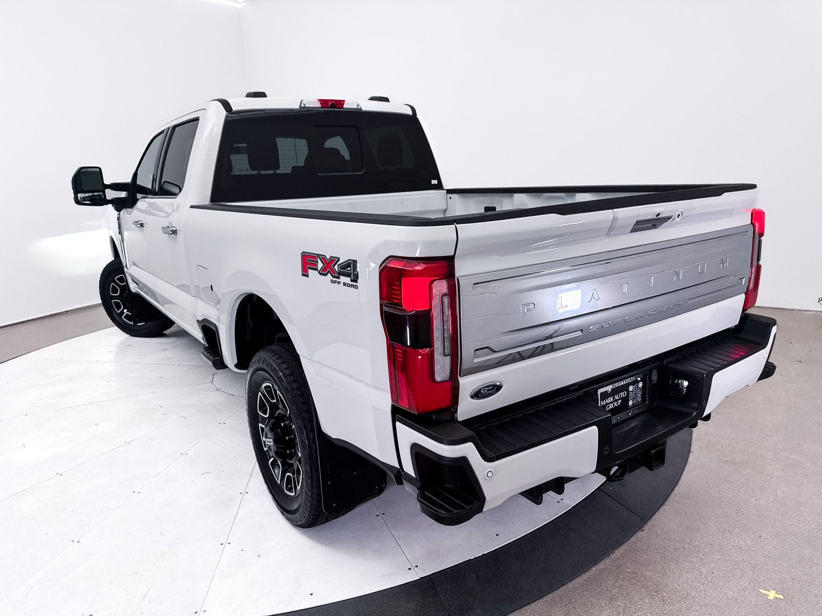 2024 Ford F-350 Super Duty Platinum - Photo 10