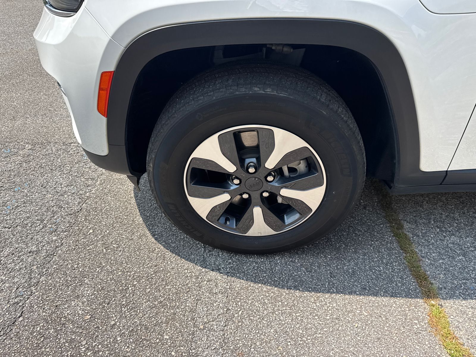 Used 2024 White Jeep 4xe image 11