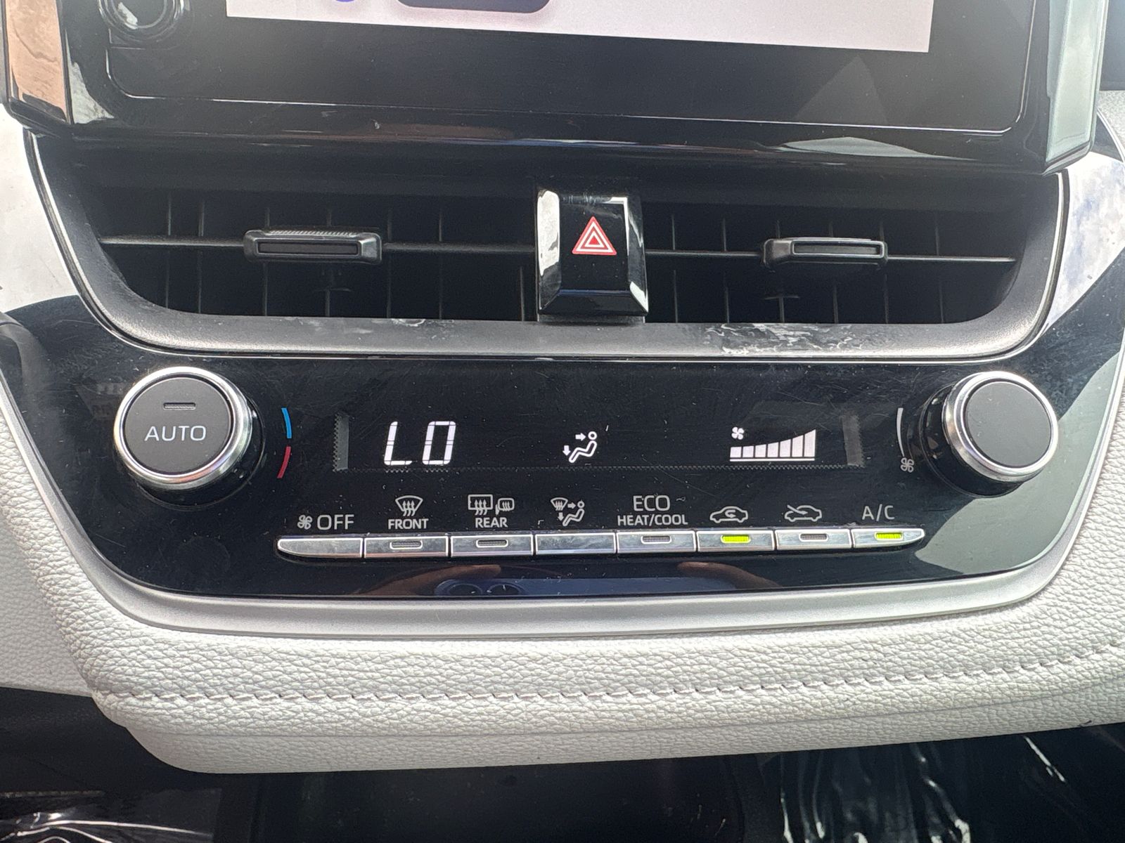 Used 2025 Ice Toyota SE image 18