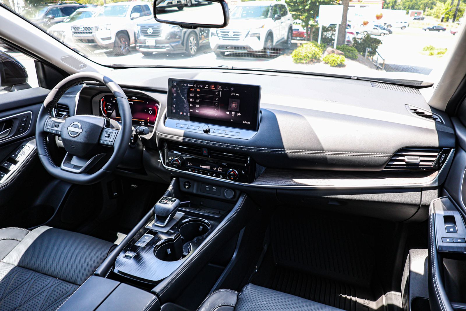 2025 Nissan Rogue Platinum photo 17