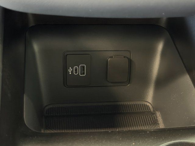 New 2026 Space White Metallic Ford Tremor image 30