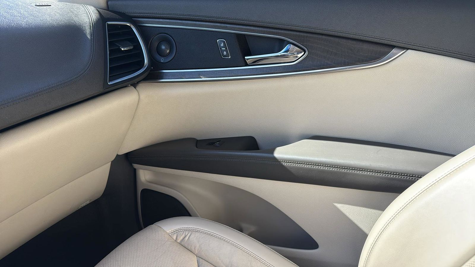 Used Car 2020 Lincoln Nautilus  Reserve For Sale Under $20,000 In Austin, Texas