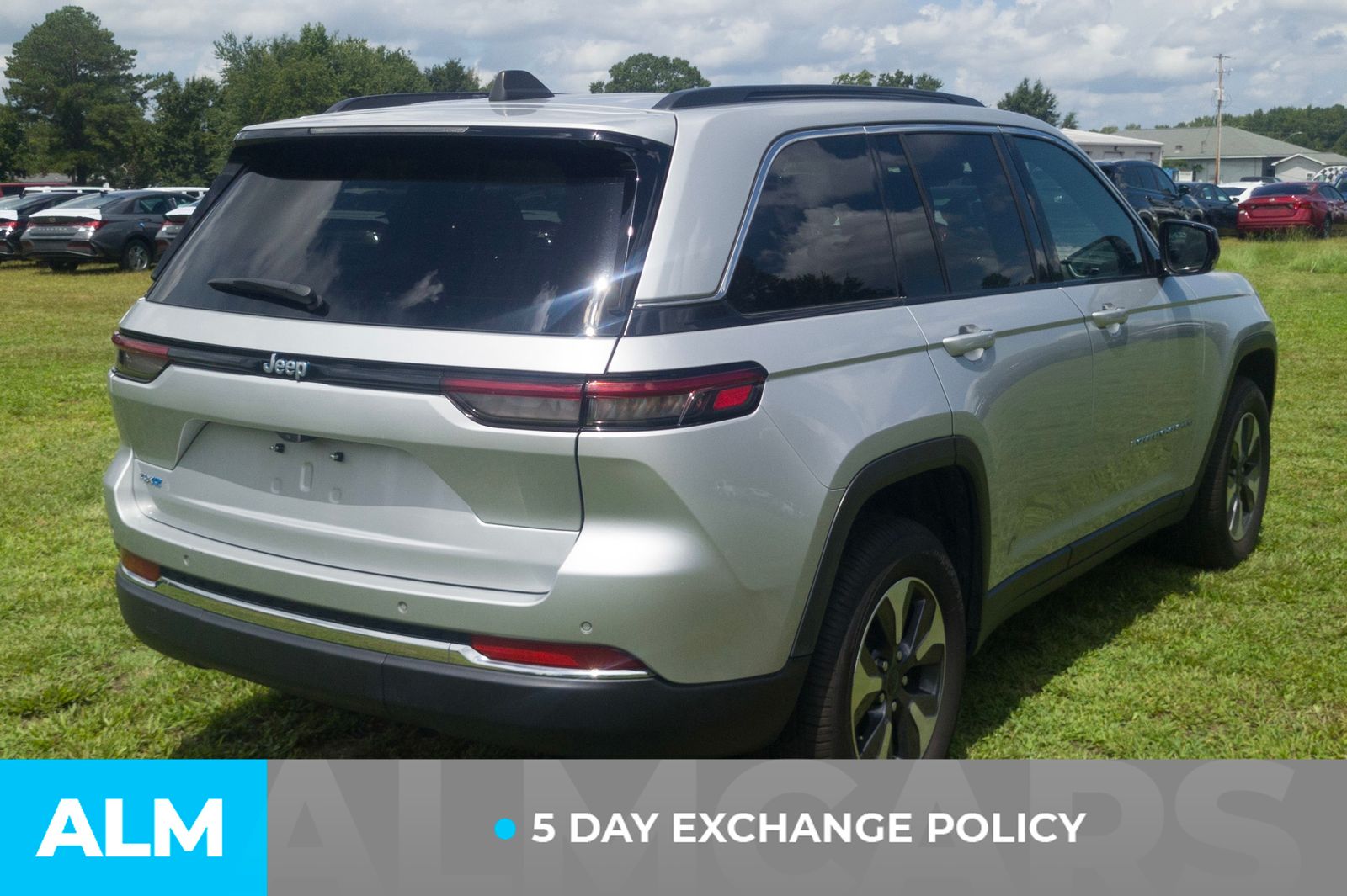 Used 2024 Silver Jeep 4xe image 3