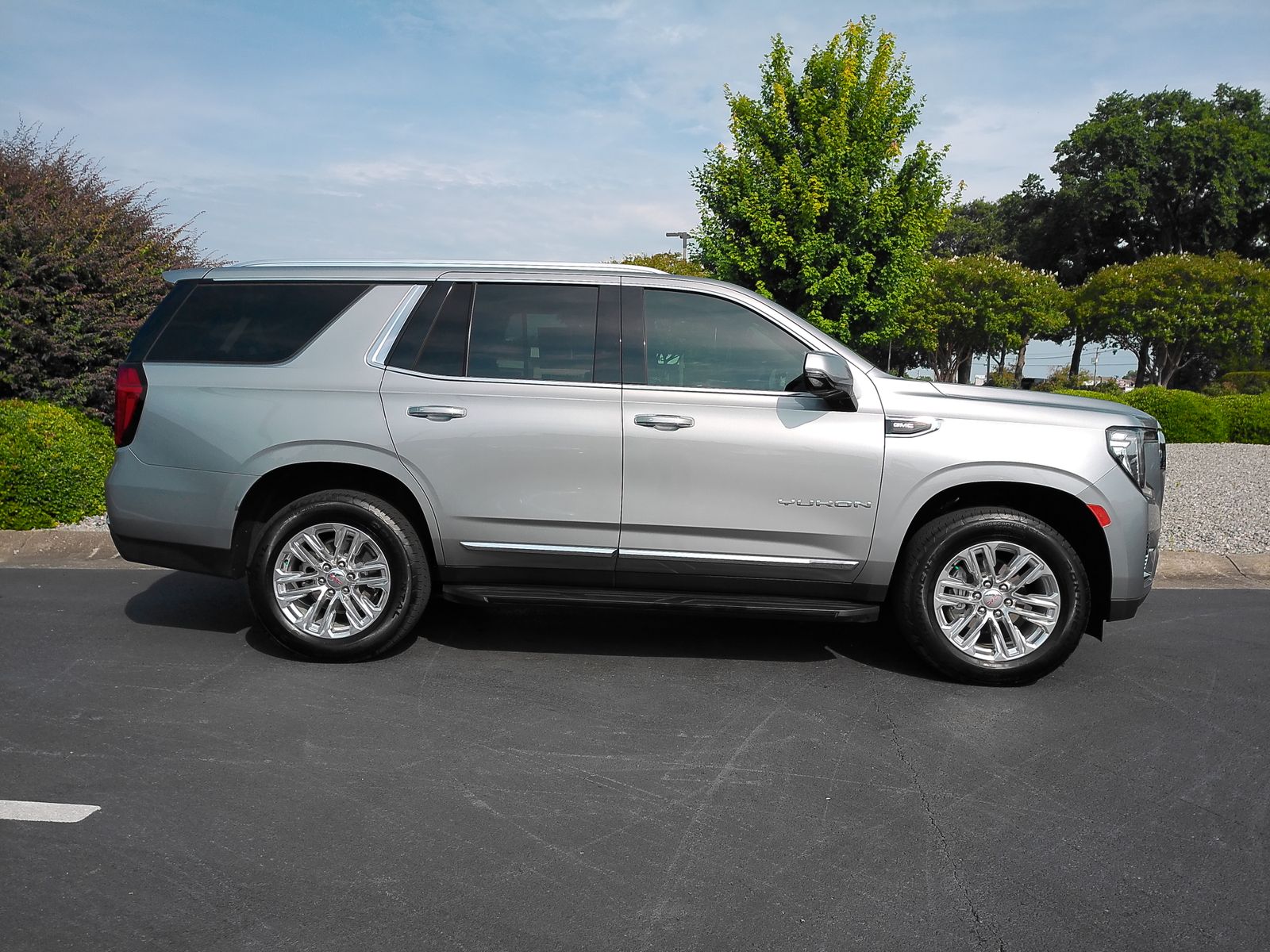 Used 2024 Silver GMC SLT image 2