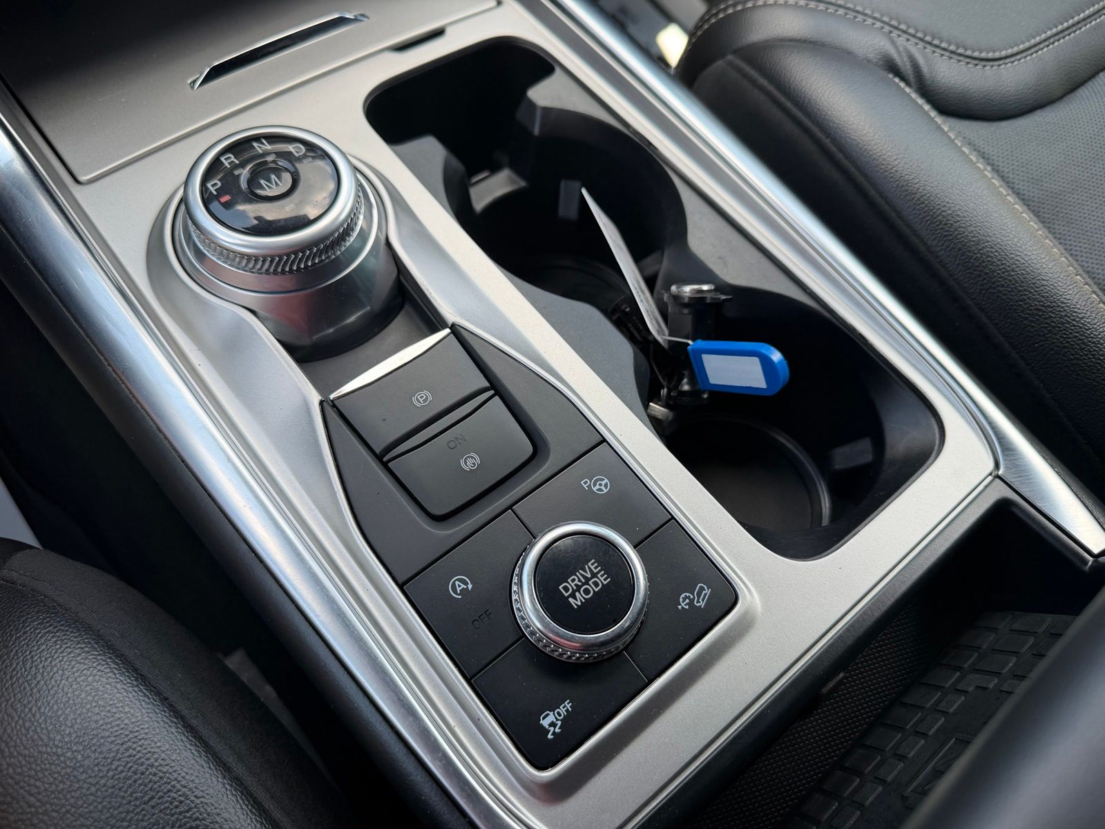 2020 Ford Explorer image 24