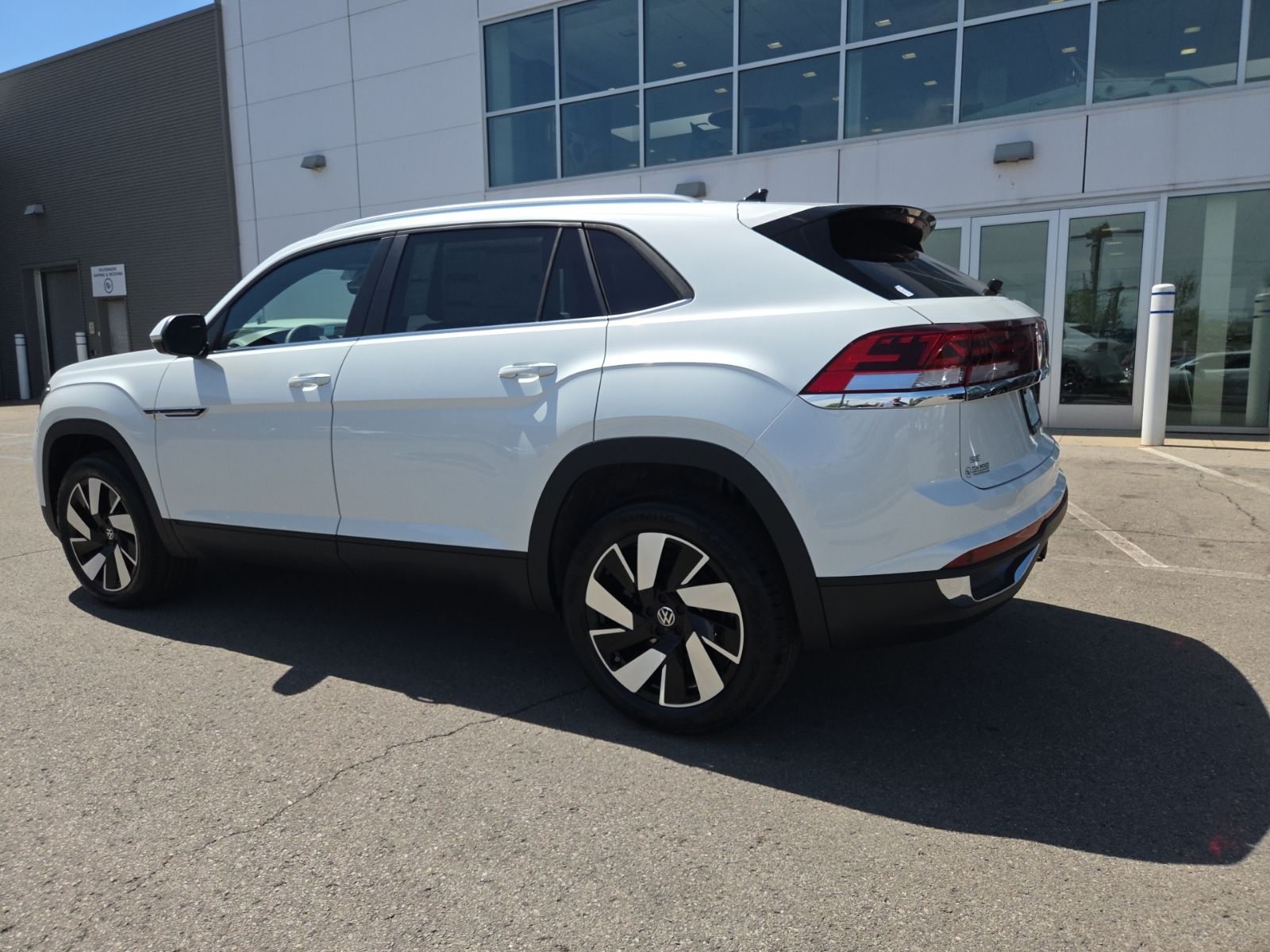 new 2026 Volkswagen Atlas Cross Sport car, priced at $43,906