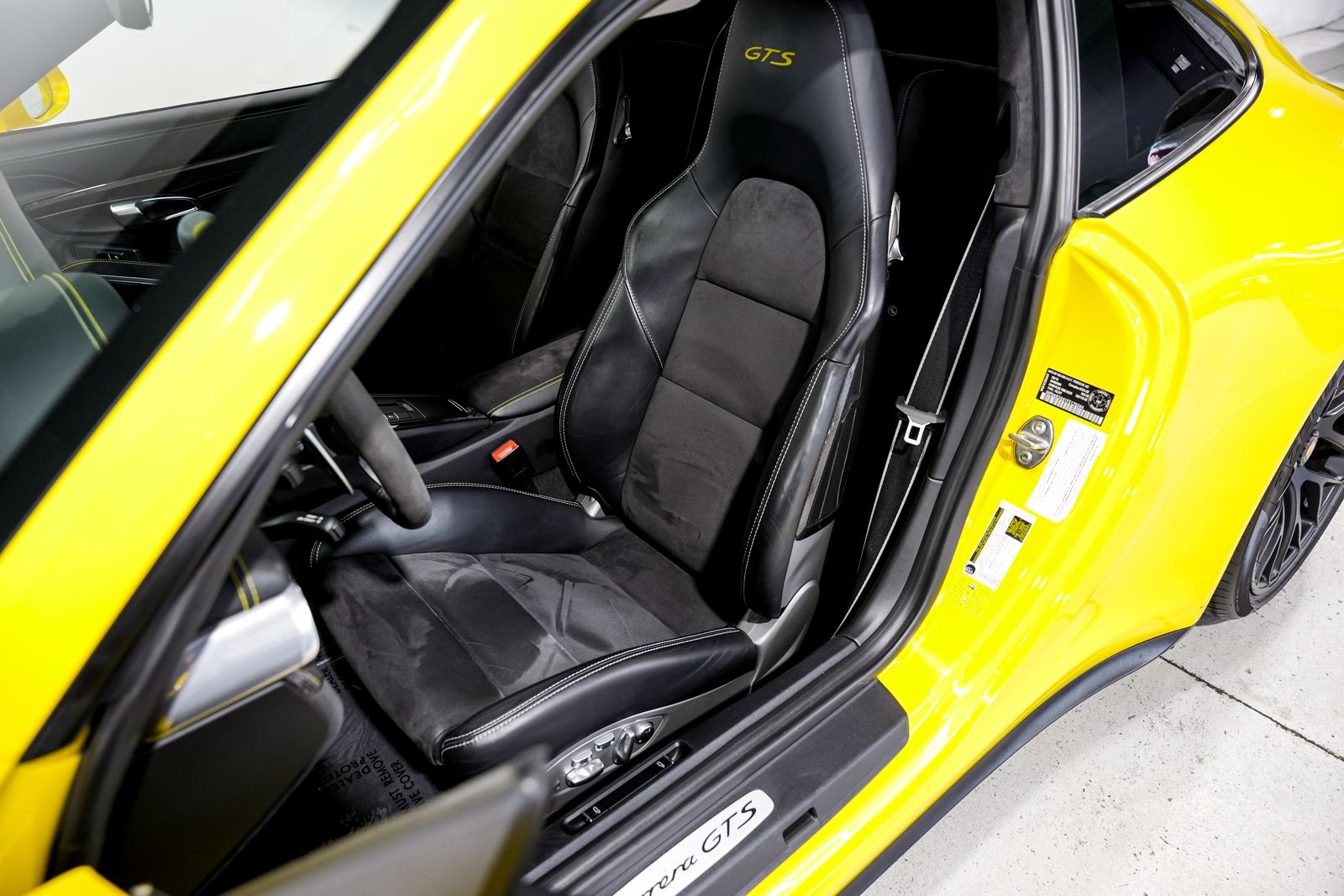 2015 Porsche 911 Carrera GTS — photo 20