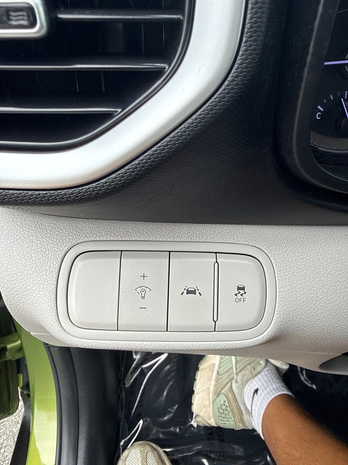 Used 2022 Green Hyundai SEL image 21