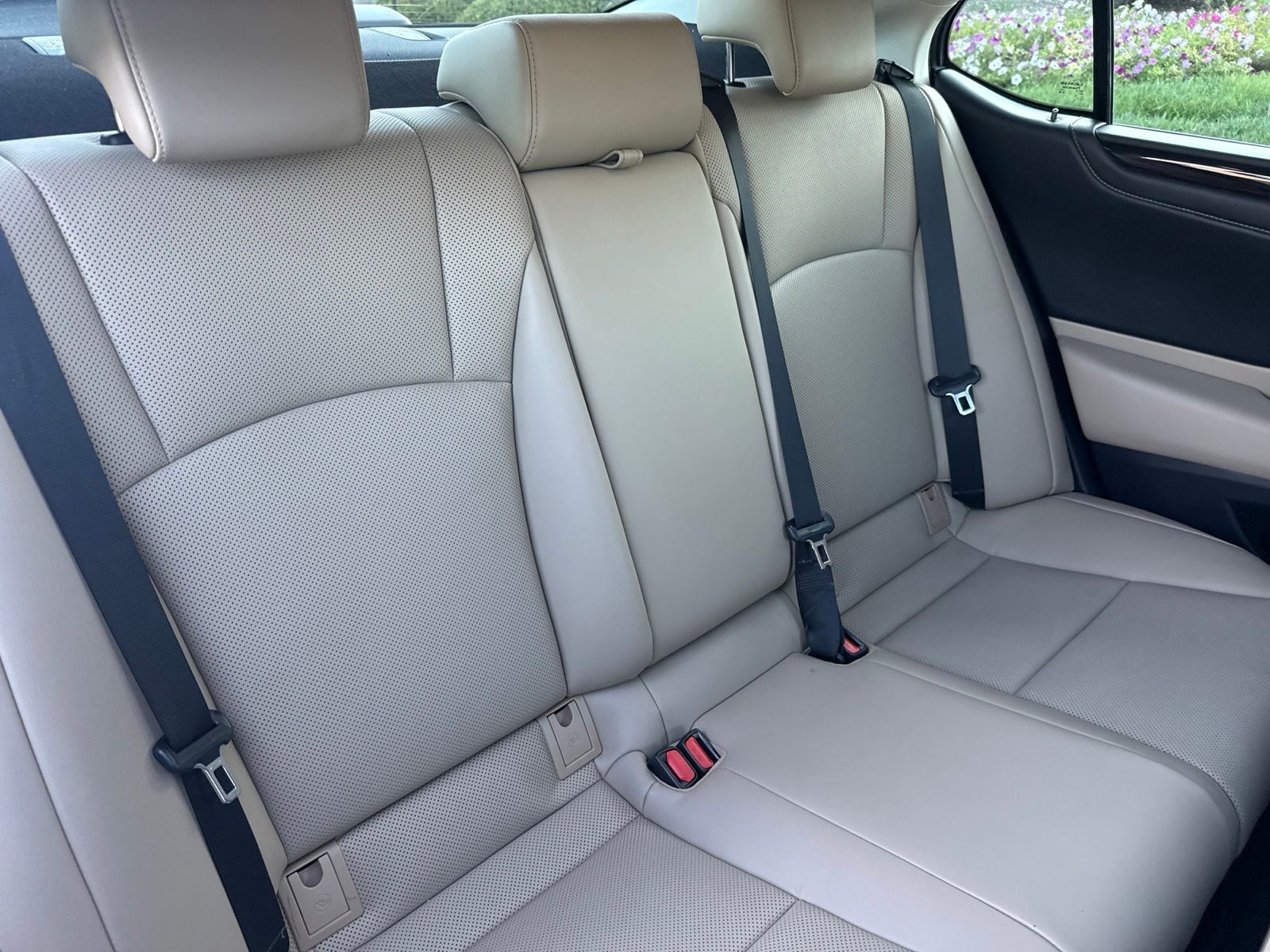 Used 2021 White Lexus 350 image 27