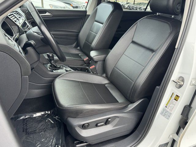 Used 2018  Volkswagen 2.0T SE image 9