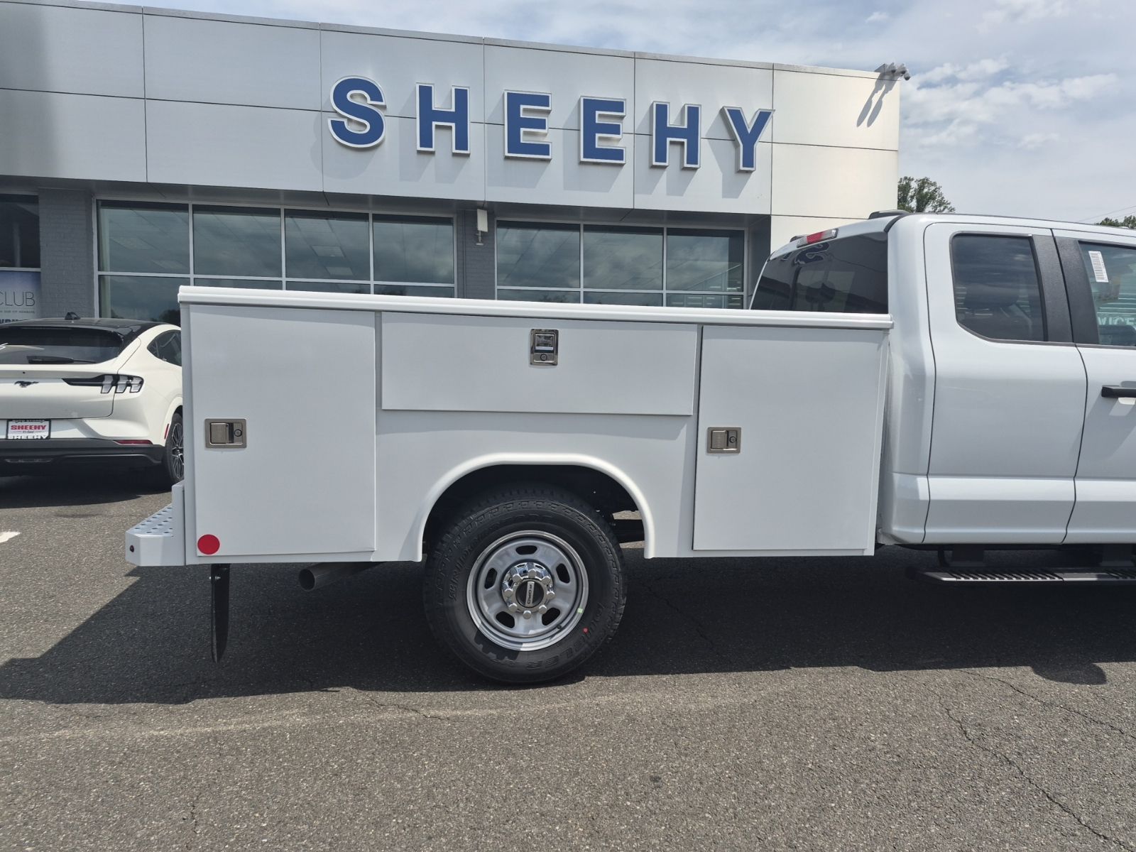 New 2026 Oxford White Ford XL SERVICE BODY image 8