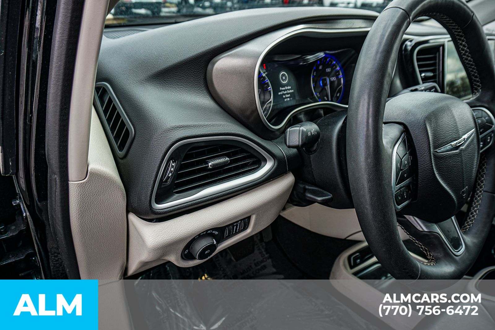 Used 2024 Black Chrysler Touring L image 37