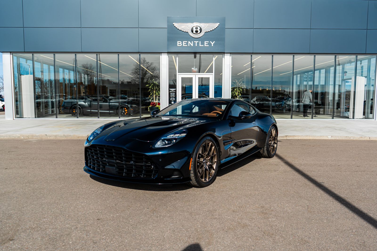 2025 Aston Martin Vanquish Coupe's photo