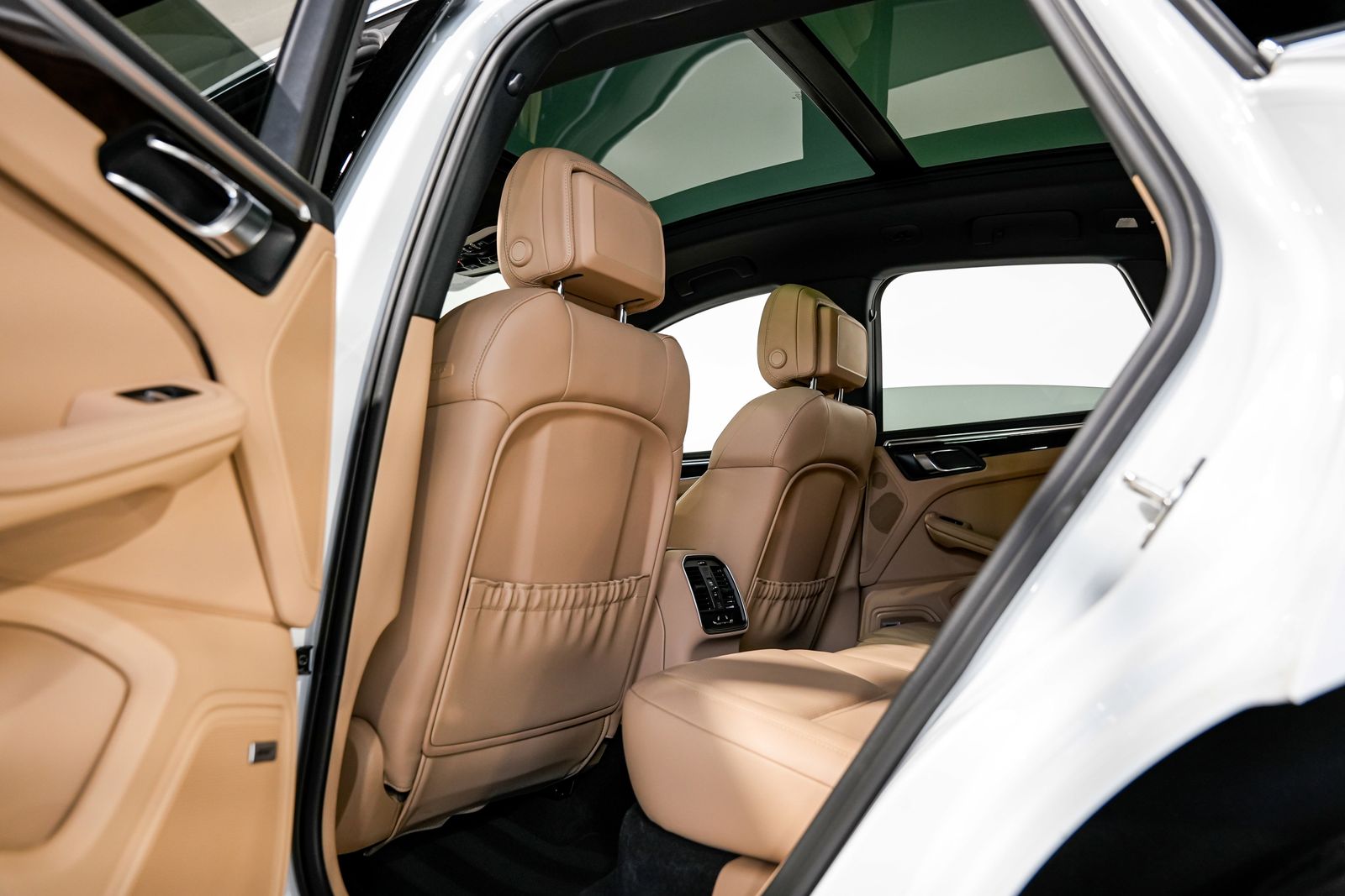 2023 Porsche Macan S — photo 29