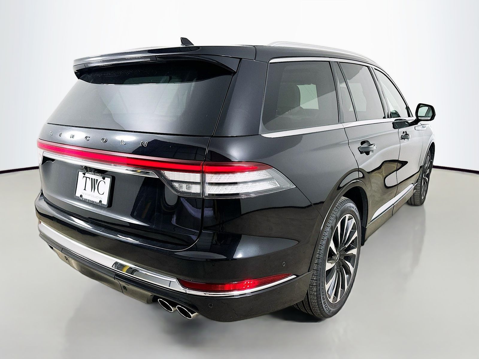 View vehicle photo 5