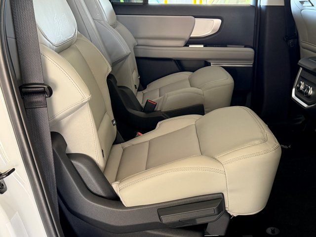 New 2026 Star White Metallic Tri-Coat Ford Active image 8