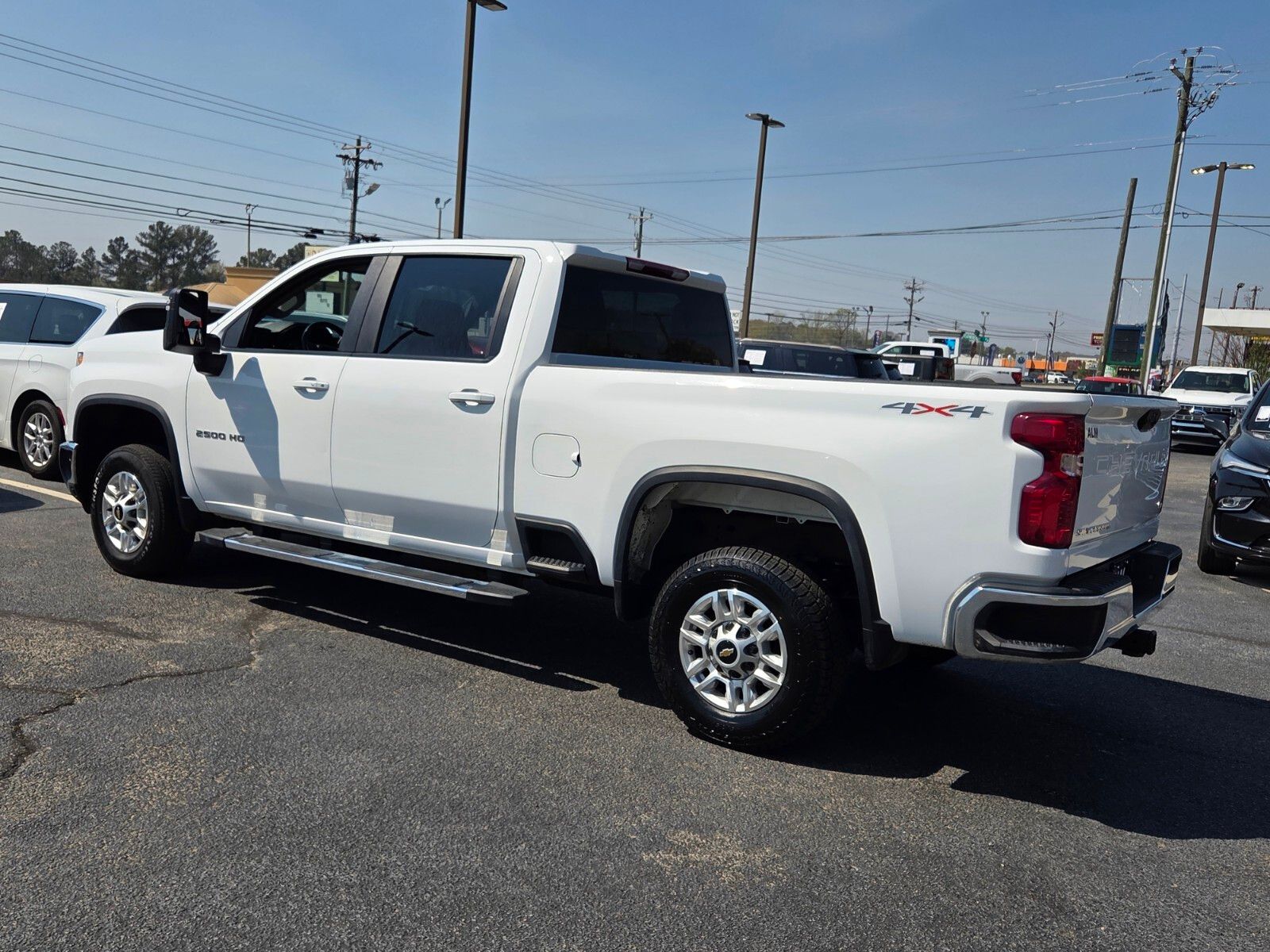 Used 2025 White Chevrolet LT image 9