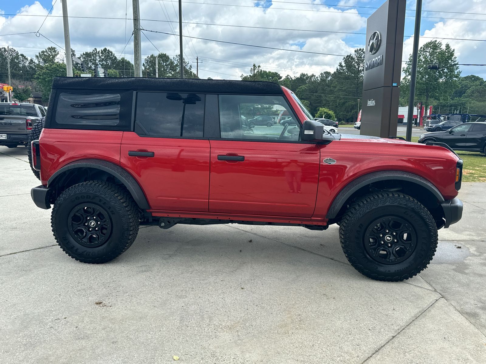 2023 Ford Bronco Base 4