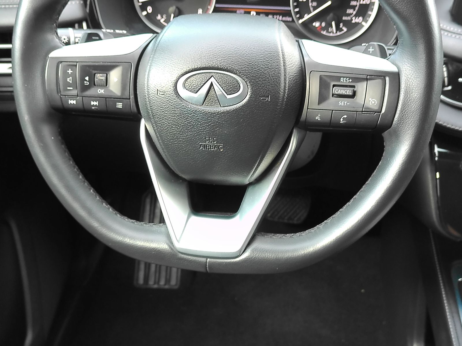 Used 2023 White INFINITI PURE image 17