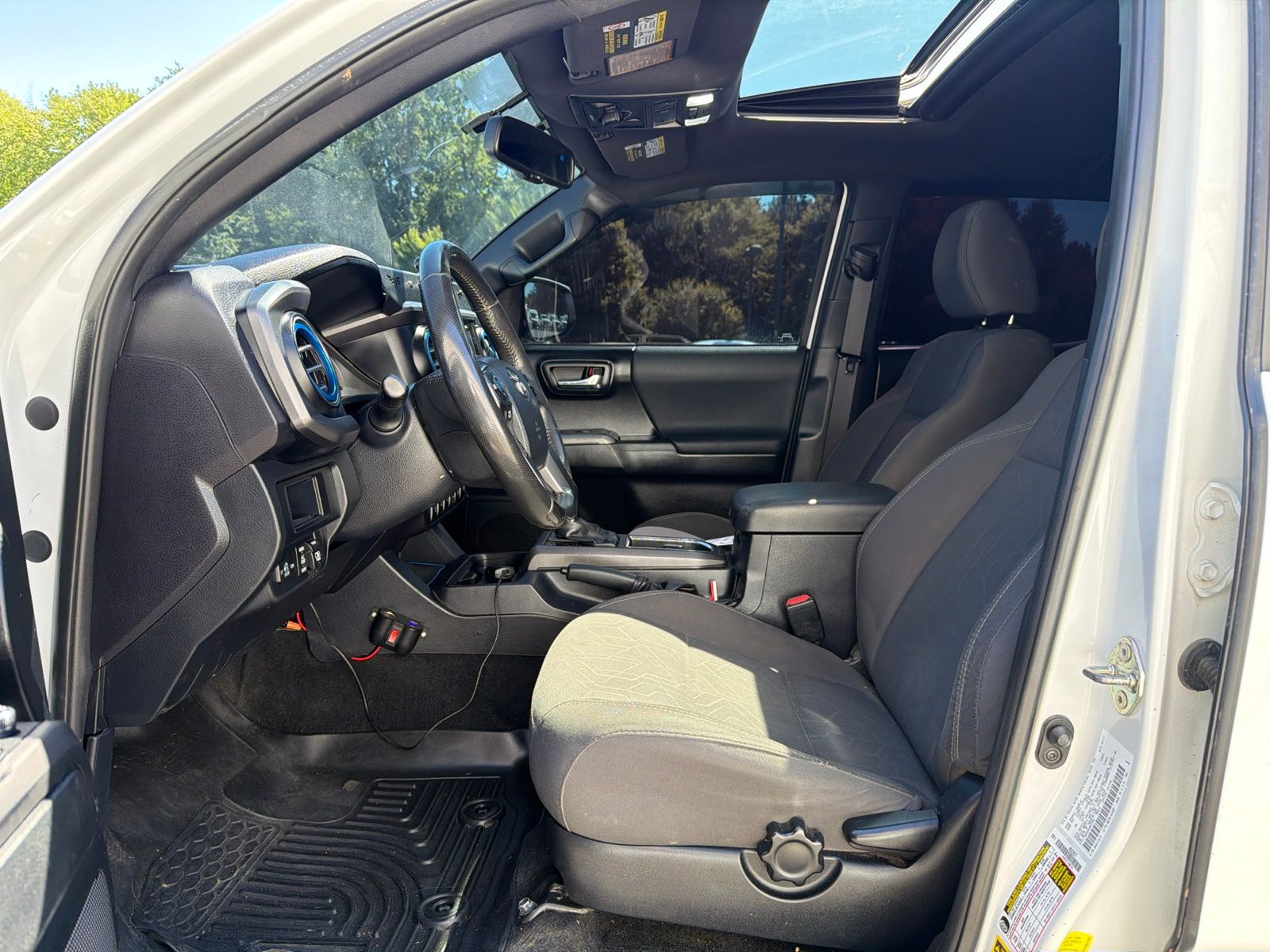 Used 2017 Super White Toyota TRD Off-Road image 9