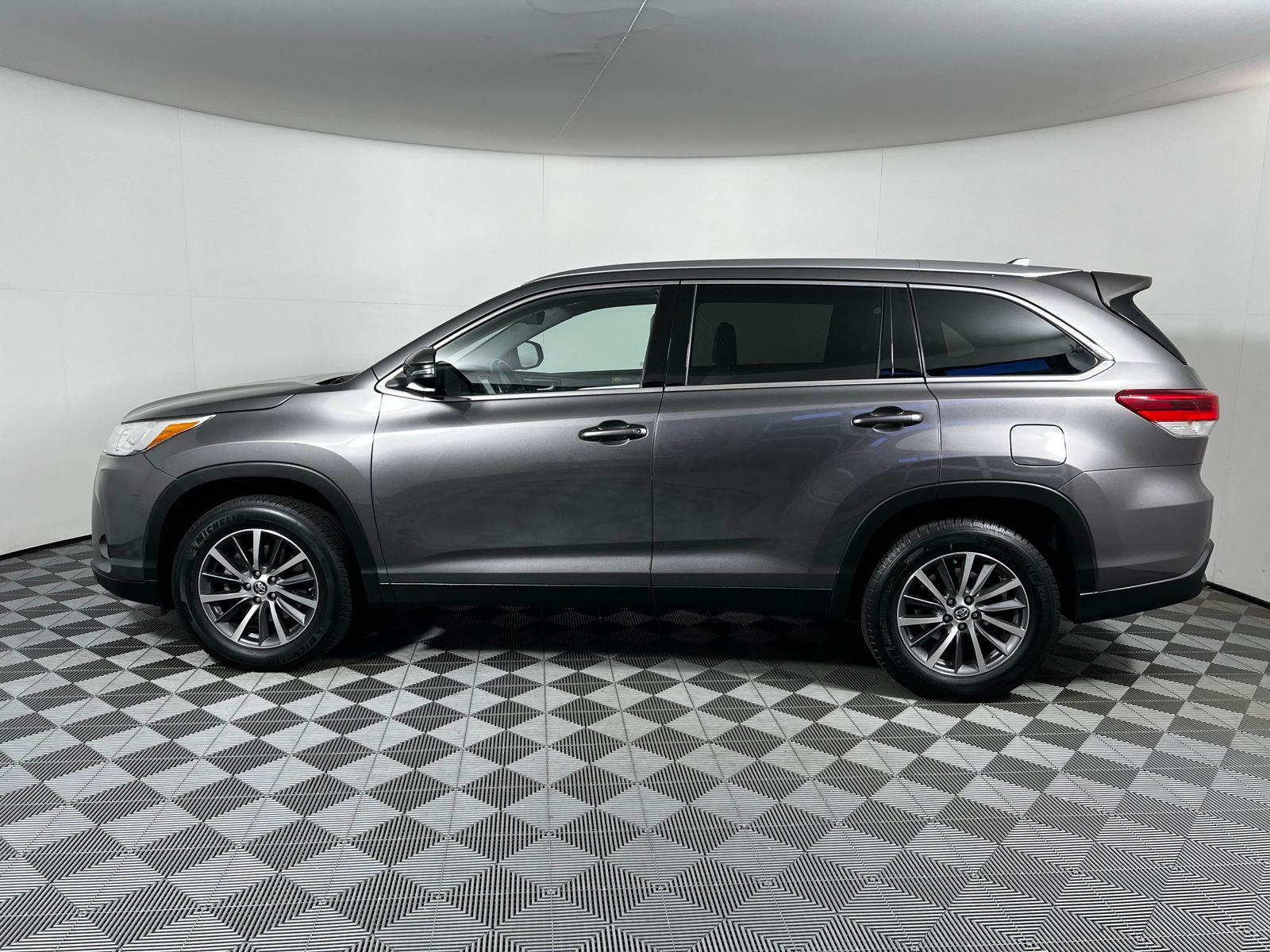 Thumbnail: 2019 Toyota Highlander - 6