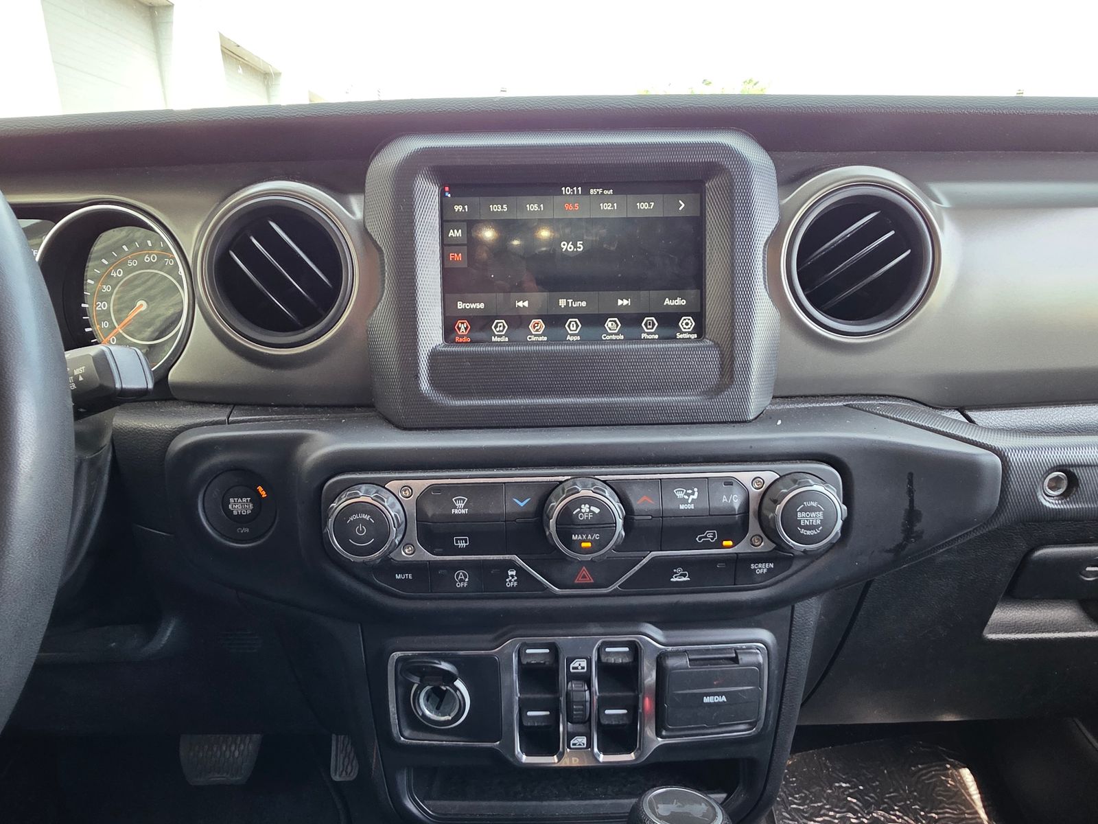 Used 2023 White Jeep Sport S image 11