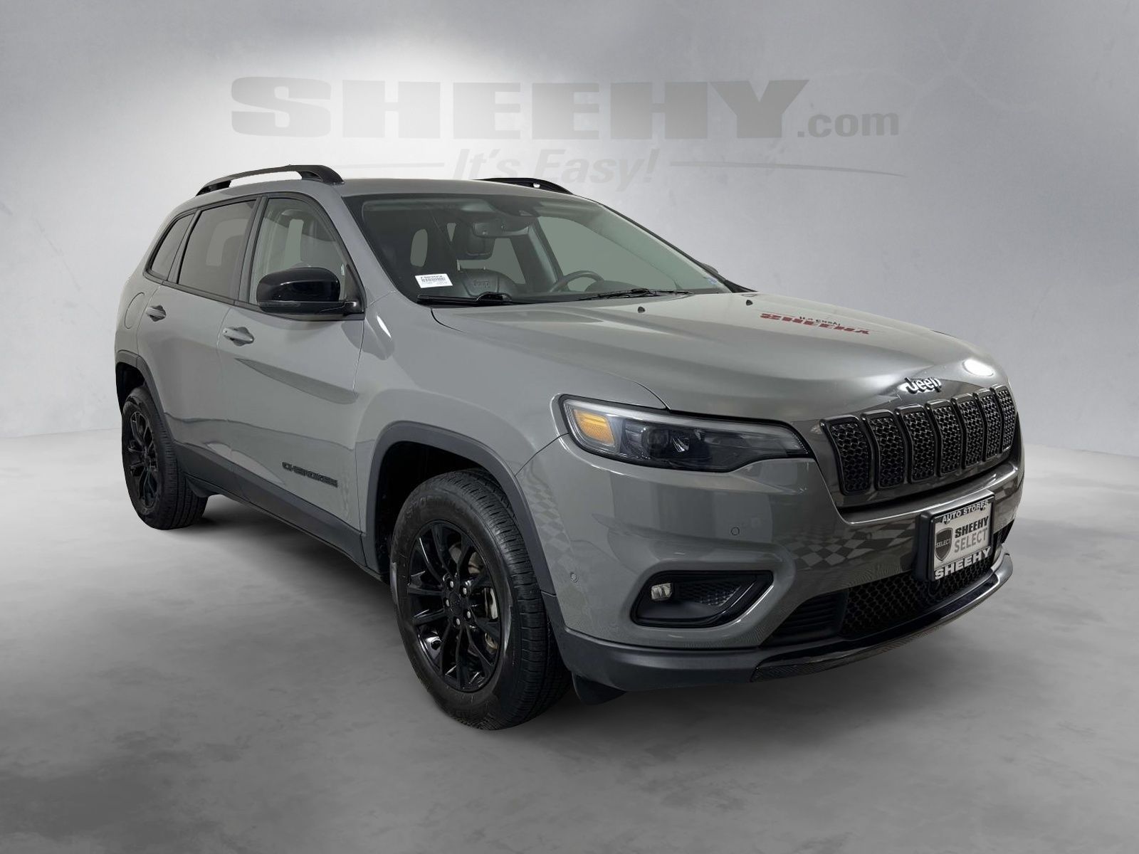 Used 2023 Gray Jeep Altitude image 2